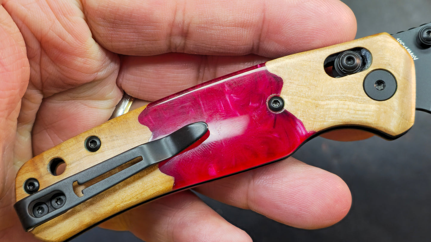 Bestechman Cicada's Wing Red Natural Stabilized Wood 10cr15MoV Black PVD