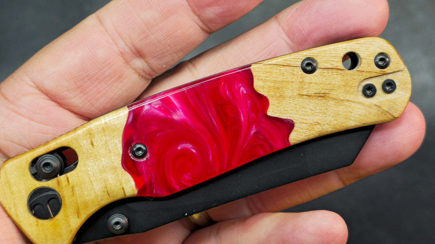 Bestechman Cicada's Wing Red Natural Stabilized Wood 10cr15MoV Black PVD