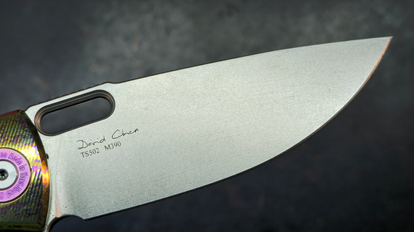 TWOSUN TS502 Anodized Titanium with Carbon Fiber Inlay M390 Blade