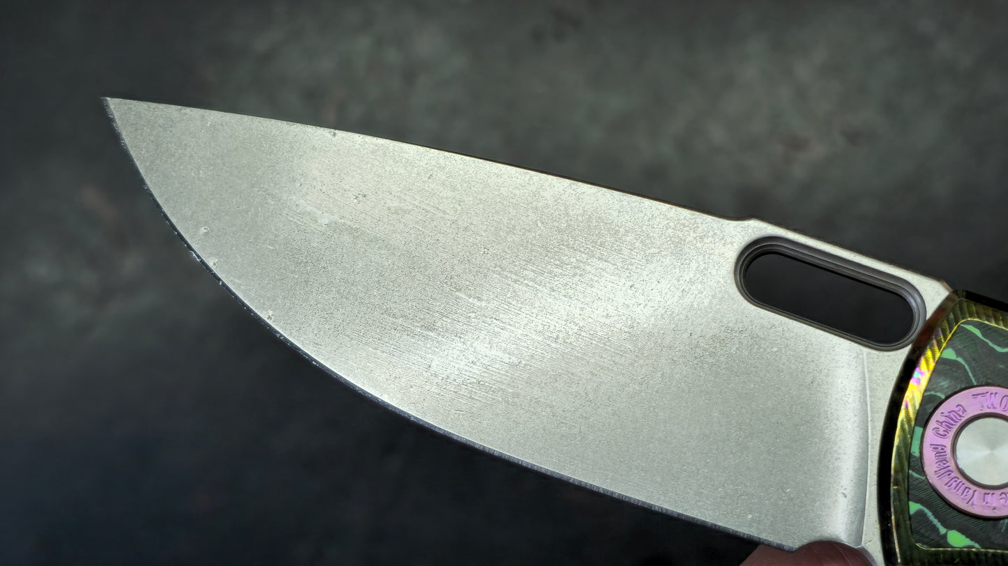 TWOSUN TS502 Anodized Titanium with Carbon Fiber Inlay M390 Blade