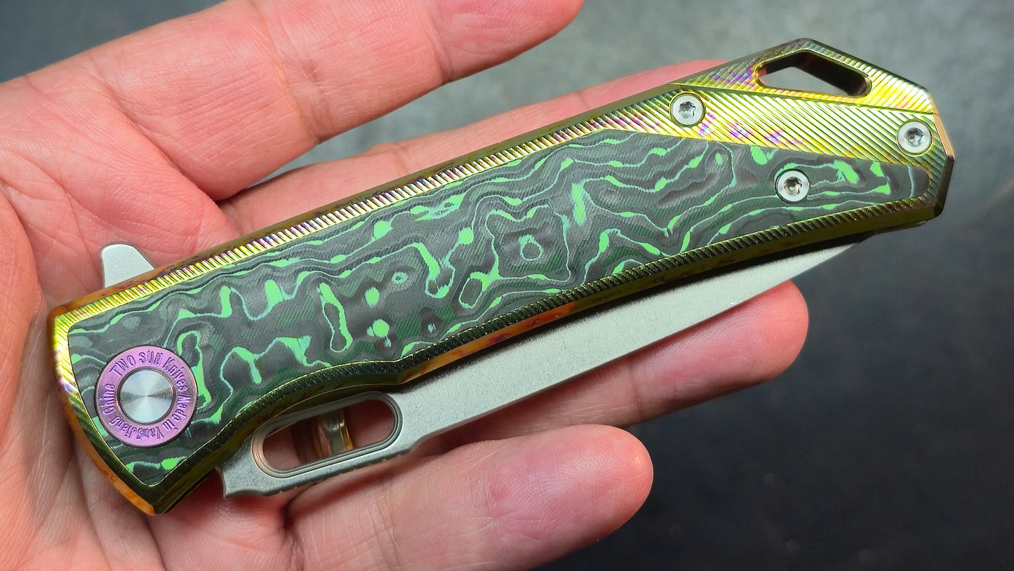 TWOSUN TS502 Anodized Titanium with Carbon Fiber Inlay M390 Blade