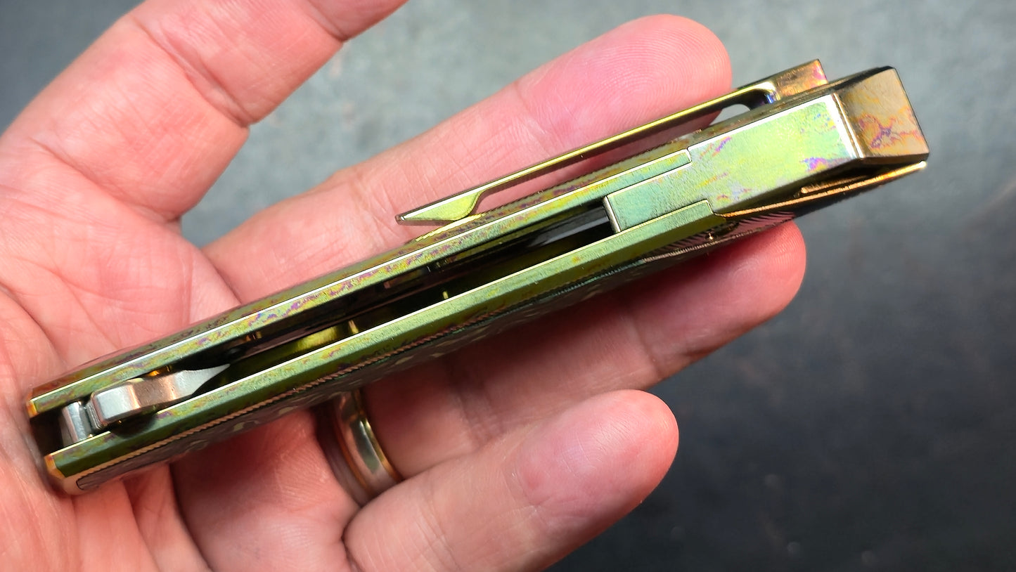 TWOSUN TS502 Anodized Titanium with Carbon Fiber Inlay M390 Blade