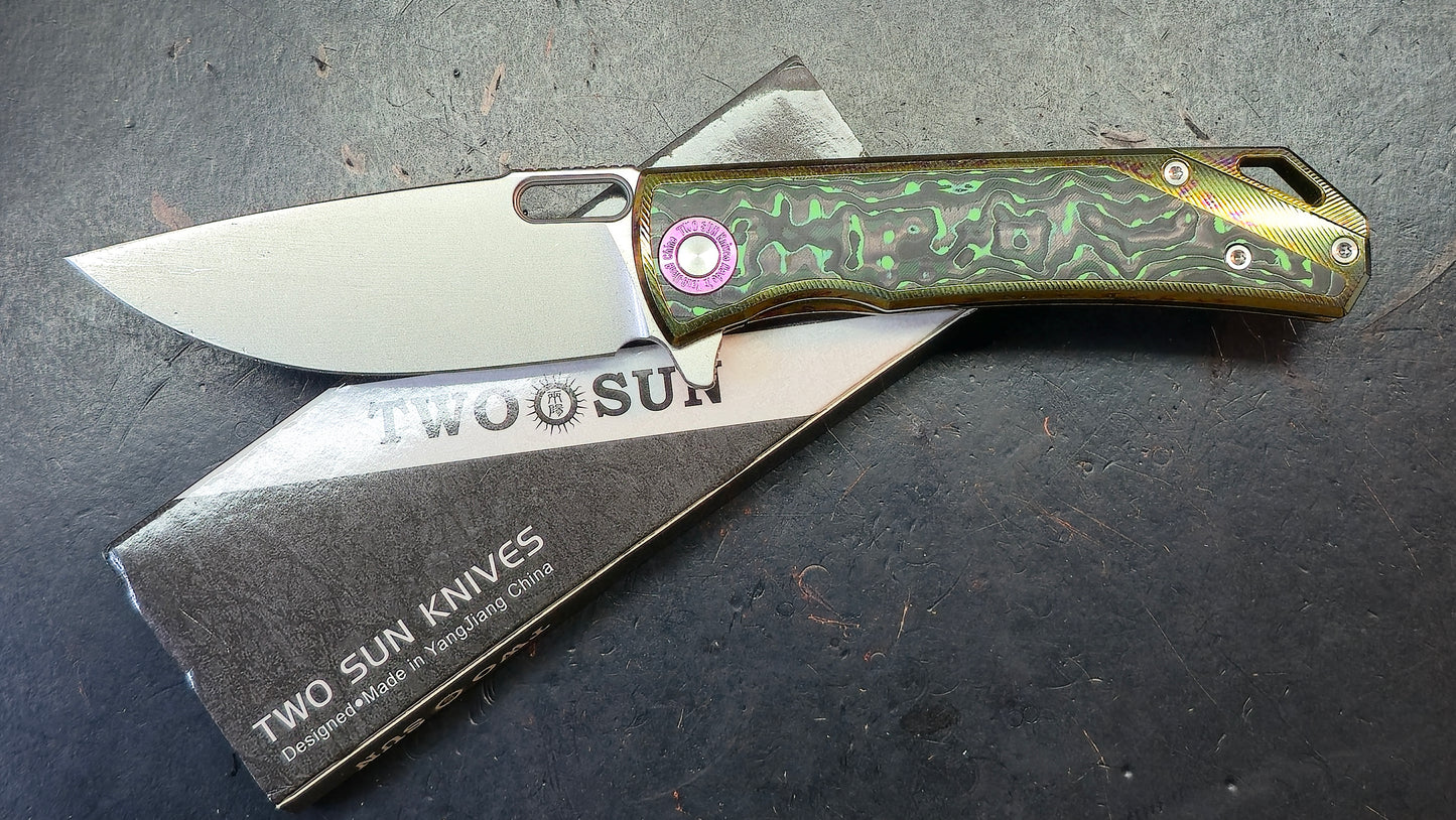 TWOSUN TS502 Anodized Titanium with Carbon Fiber Inlay M390 Blade