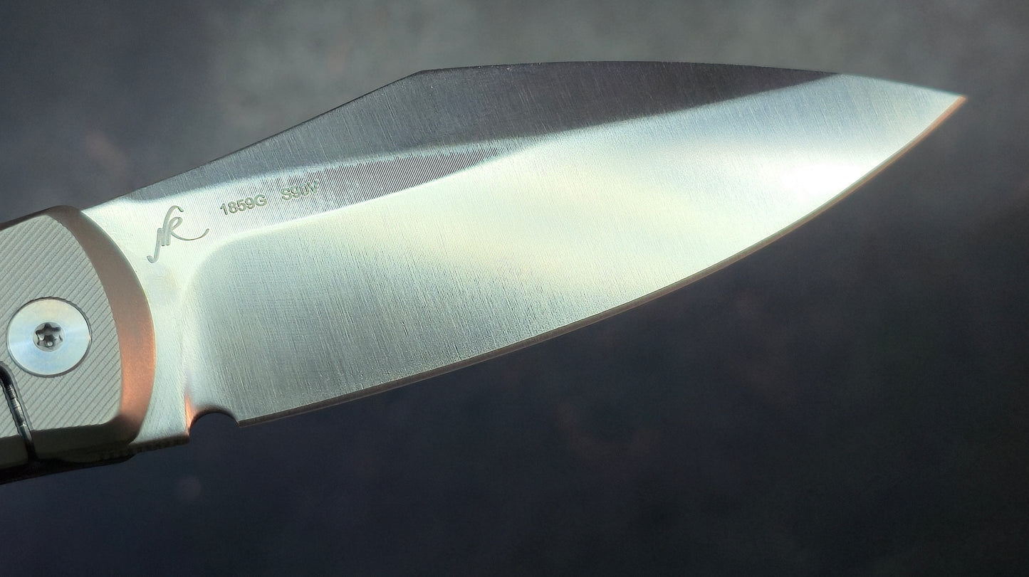 Artisan Cutlery Weyden Gold Flake Carbon Fiber/Titanium S90V