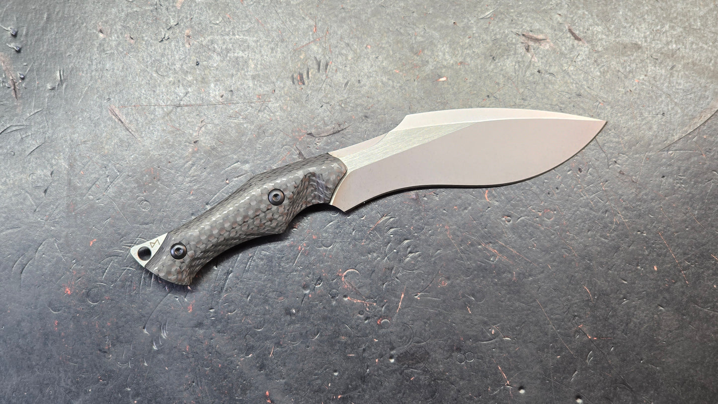 We Knife Vaquita neck knife 807A Carbon Fiber S35VN Full tang blade