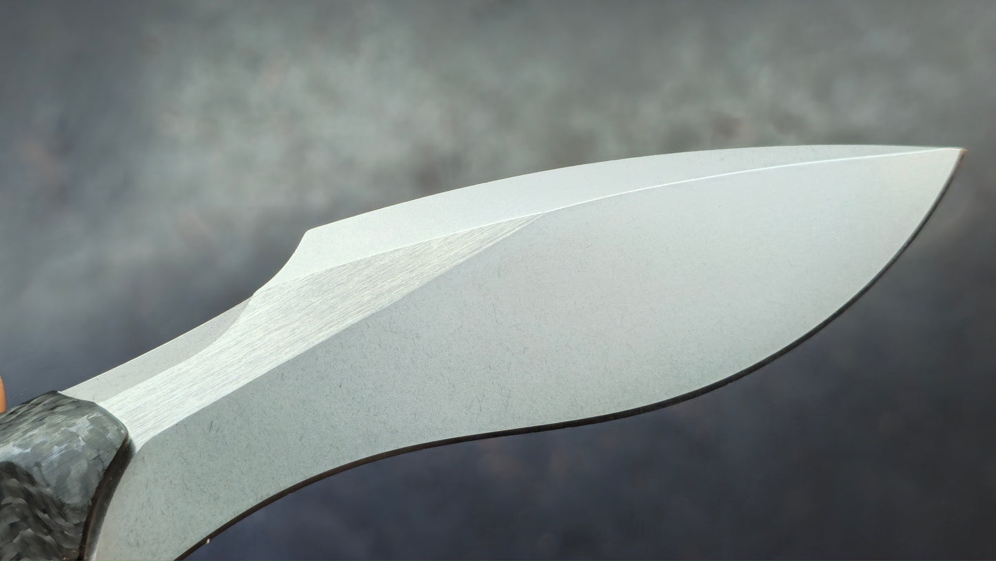 We Knife Vaquita neck knife 807A Carbon Fiber S35VN Full tang blade