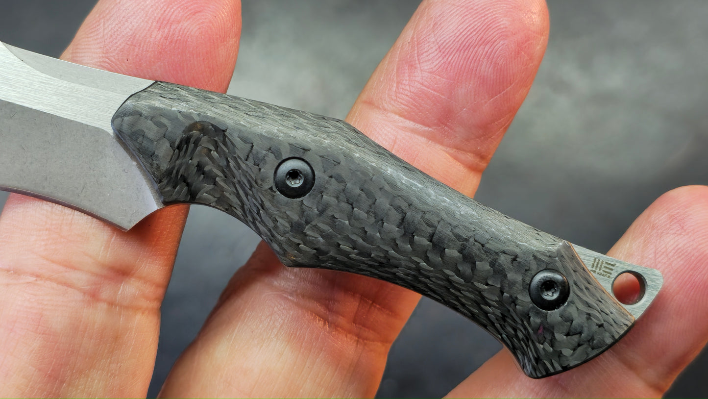We Knife Vaquita neck knife 807A Carbon Fiber S35VN Full tang blade