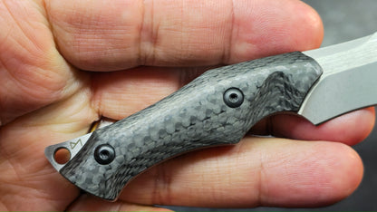 We Knife Vaquita neck knife 807A Carbon Fiber S35VN Full tang blade