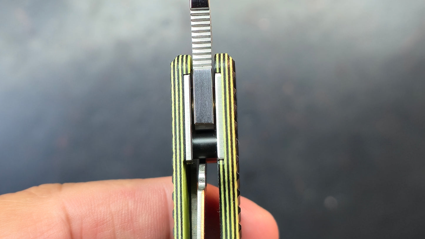Spyderco Caribbean G-10 Handle LC200N Blade