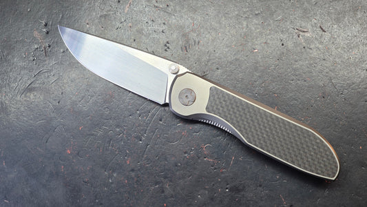 Vanguard Cheetah Frame Lock Knife Ti / Carbon Fiber Handle M390 Blade