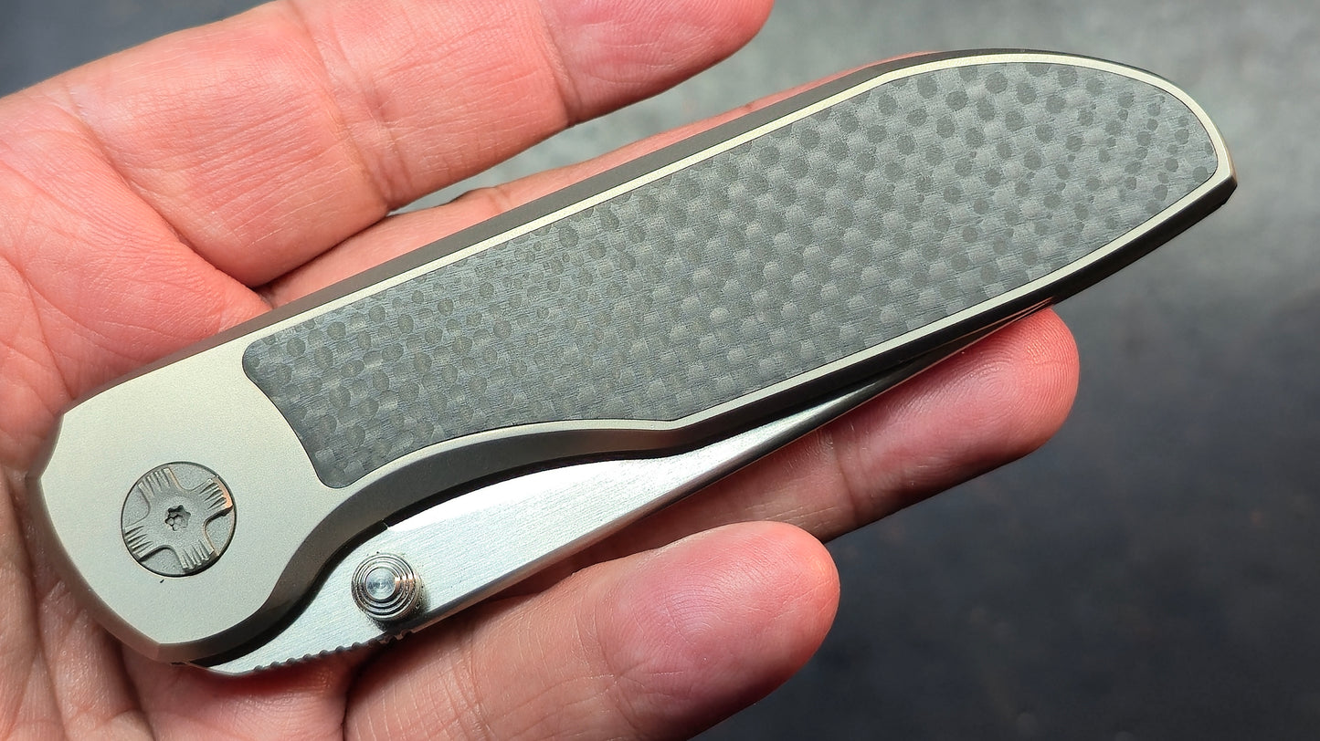 Vanguard Cheetah Frame Lock Knife Ti / Carbon Fiber Handle M390 Blade