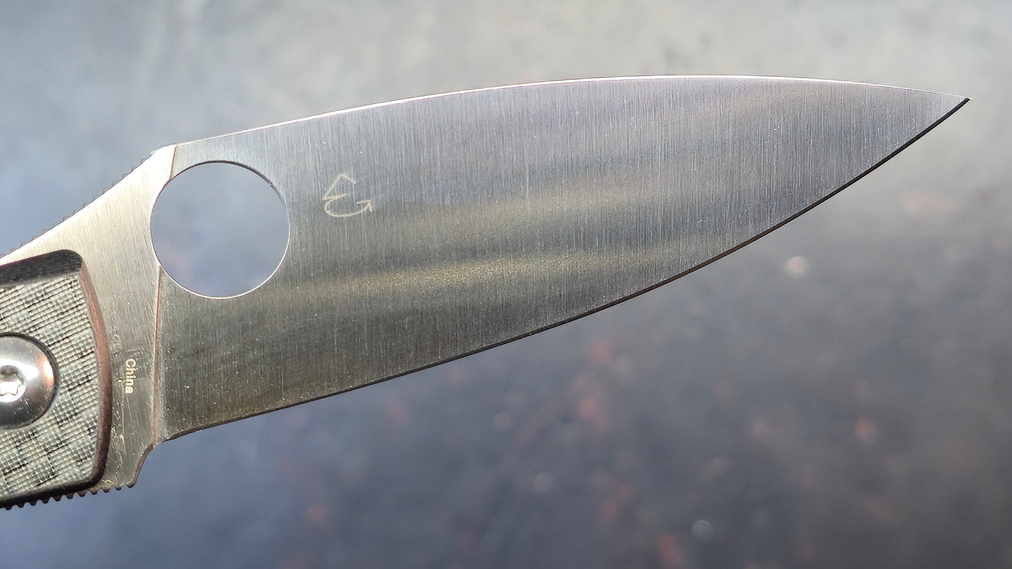 Spyderco Mantra 4 Black Carbon Fiber/G10 Laminate Handle 8Cr13MoV Blade