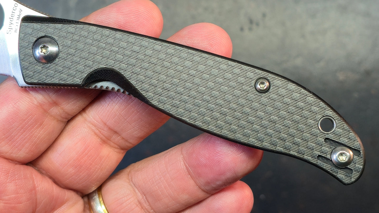 Spyderco Mantra 4 Black Carbon Fiber/G10 Laminate Handle 8Cr13MoV Blade