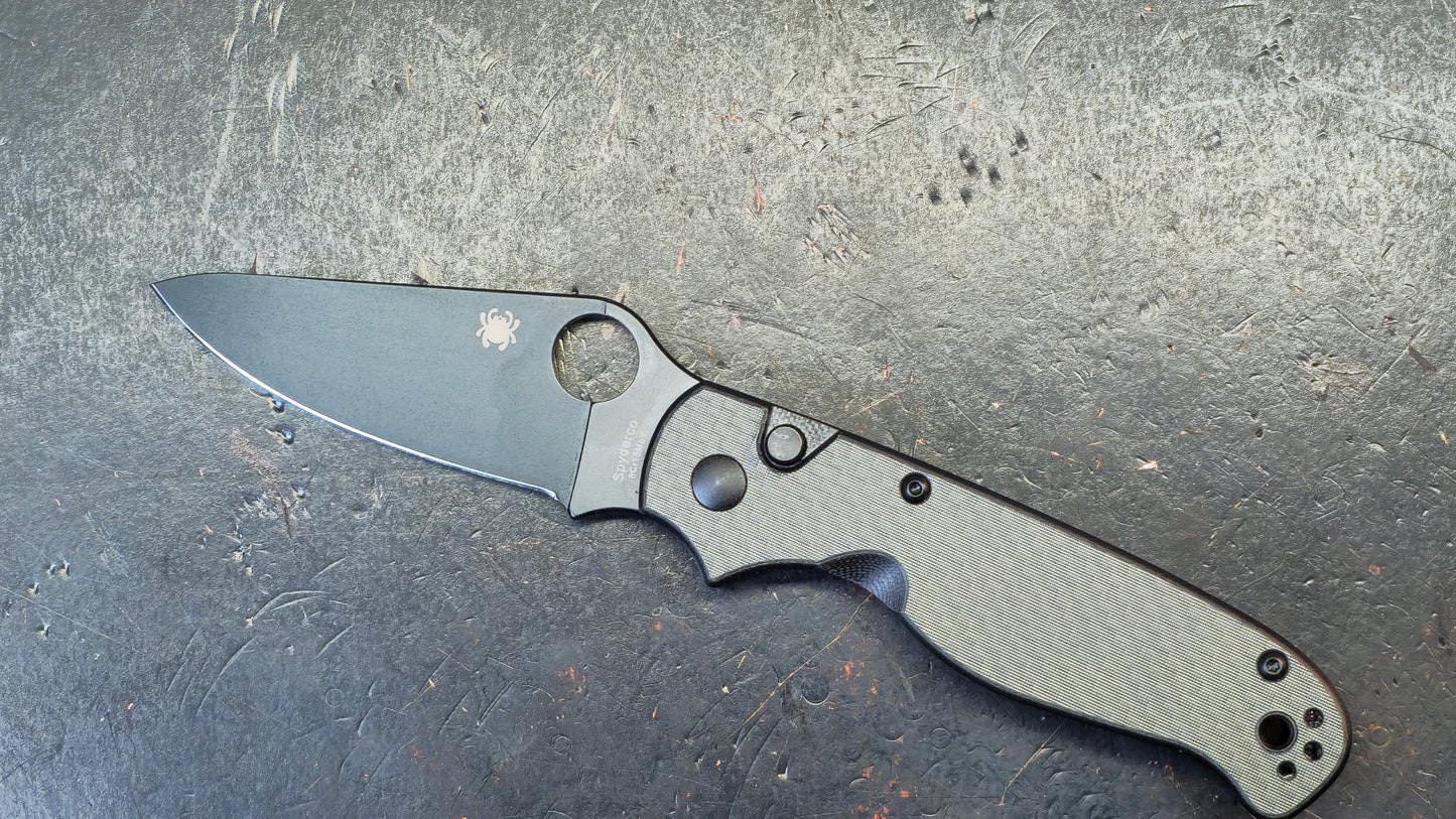 Spyderco ButtonUp Black Carbon Fiber/G10 Laminate Handle 8Cr13MoV Blade