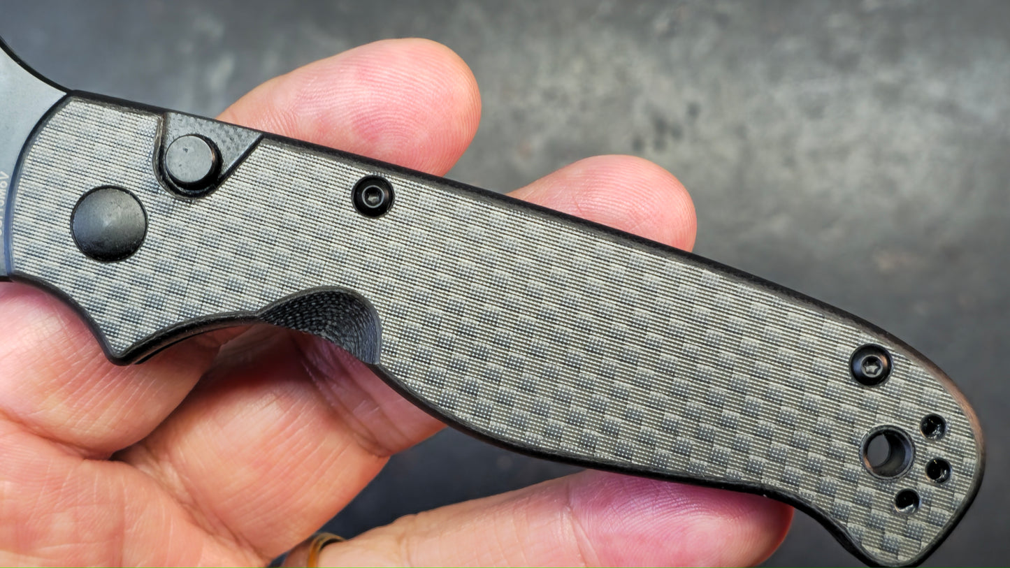 Spyderco ButtonUp Black Carbon Fiber/G10 Laminate Handle 8Cr13MoV Blade