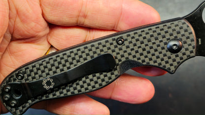 Spyderco ButtonUp Black Carbon Fiber/G10 Laminate Handle 8Cr13MoV Blade