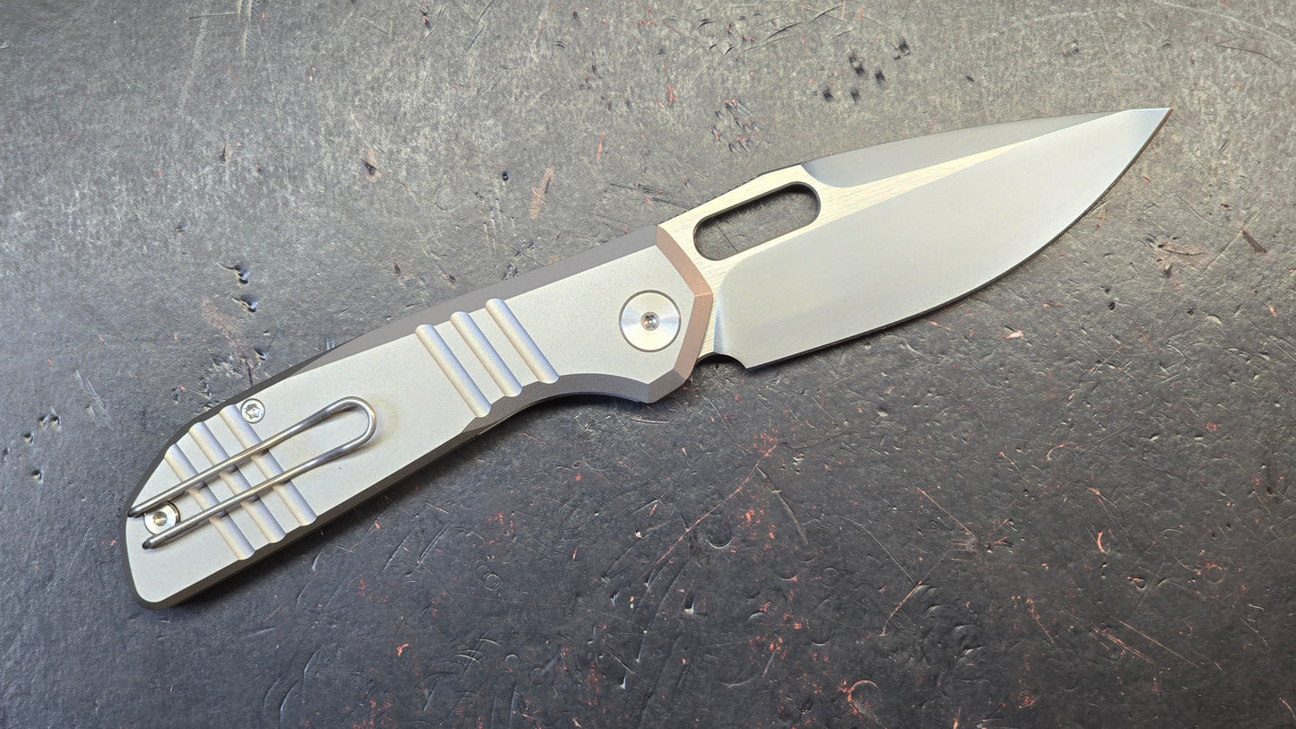 Trivisa Knives Gecko-P Liner Lock Titanium Handle Pearl Satin M390 Blade