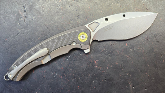 TwoSun TS528 Carbon Fiber / Titanium Handle 14C28N Blade