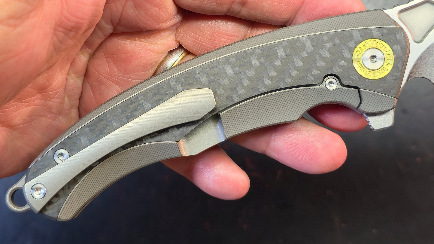 TwoSun TS528 Carbon Fiber / Titanium Handle 14C28N Blade