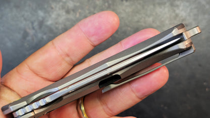 TwoSun TS528 Carbon Fiber / Titanium Handle 14C28N Blade