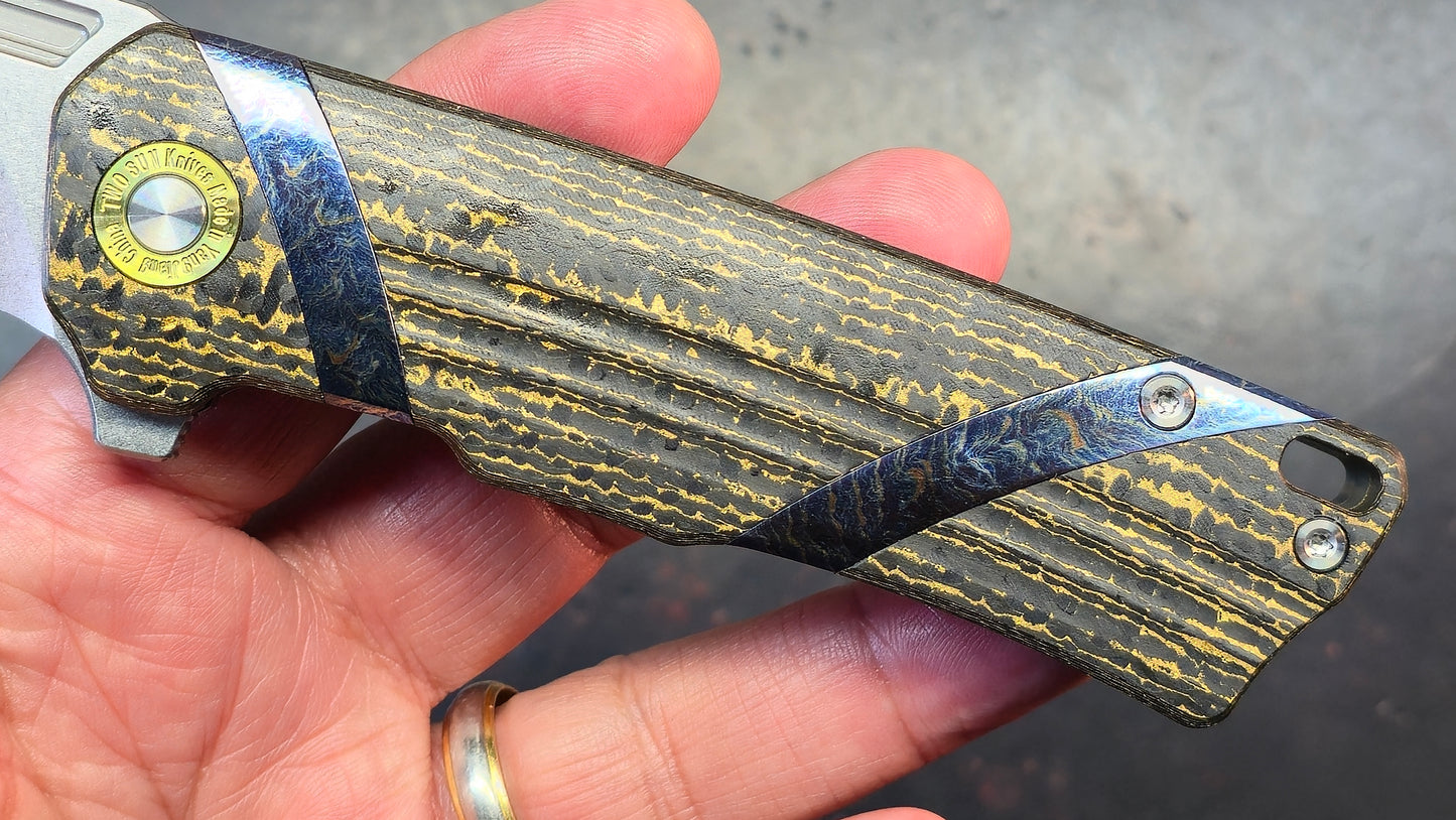 TwoSun TS513 Gold Carbon Fiber / Titanium Handle M390 Blade