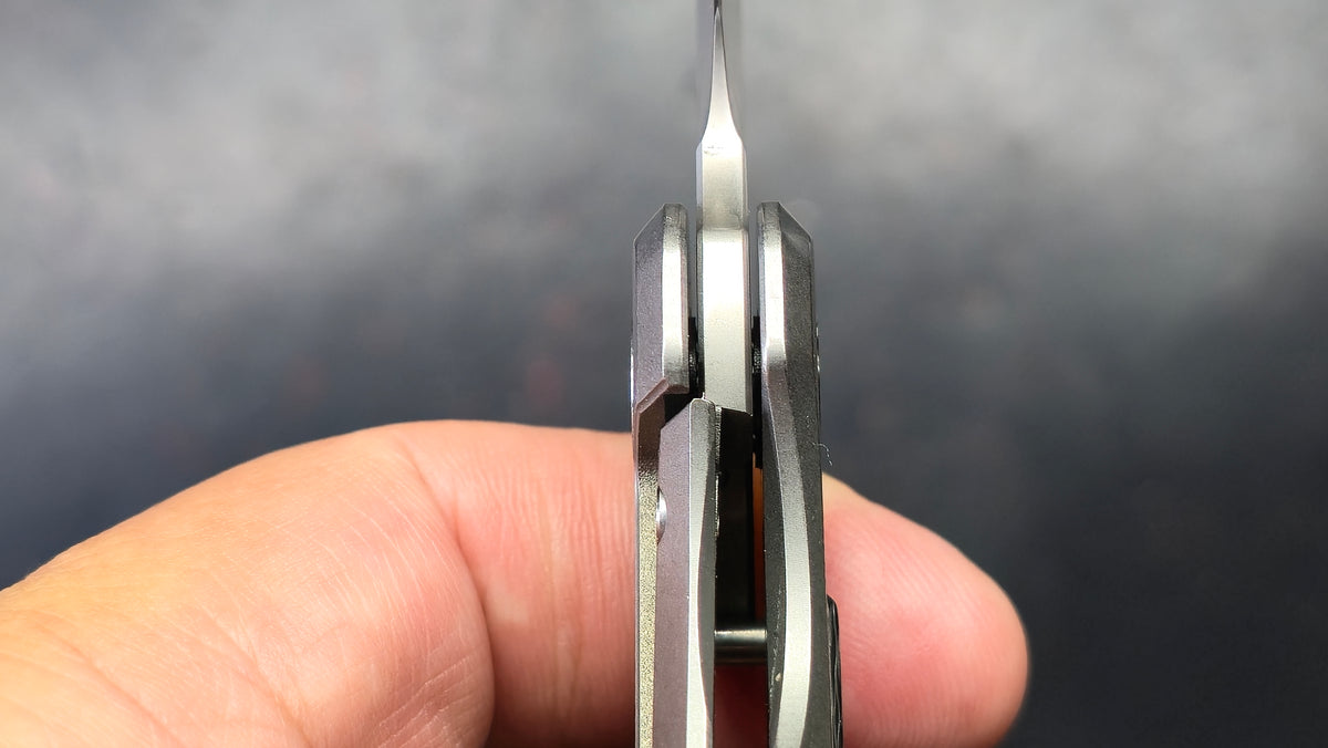 Miguron AM8 Ameight Morad II Titanium/Carbon Fiber Handle CPM S90V Blade