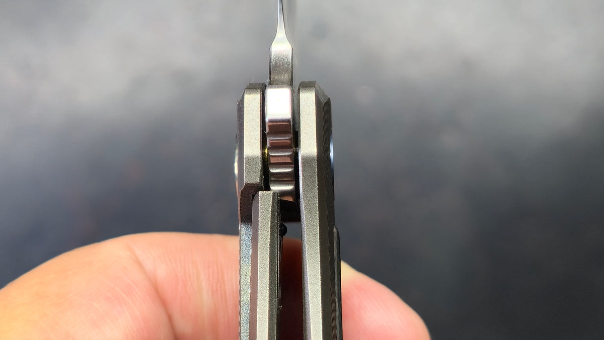 Miguron AM8 Ameight Morad Titanium/Carbon Fiber Handle CPM M390 Blade