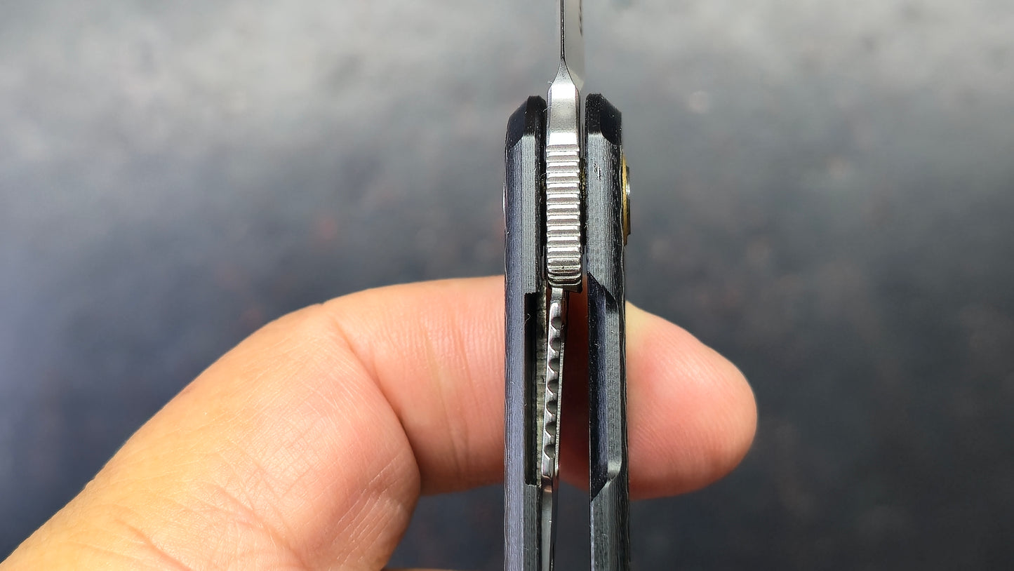 SRM Qrick SRM408LKB Linerlock Black G10/Carbon Fiber Handle 14C28N Blade