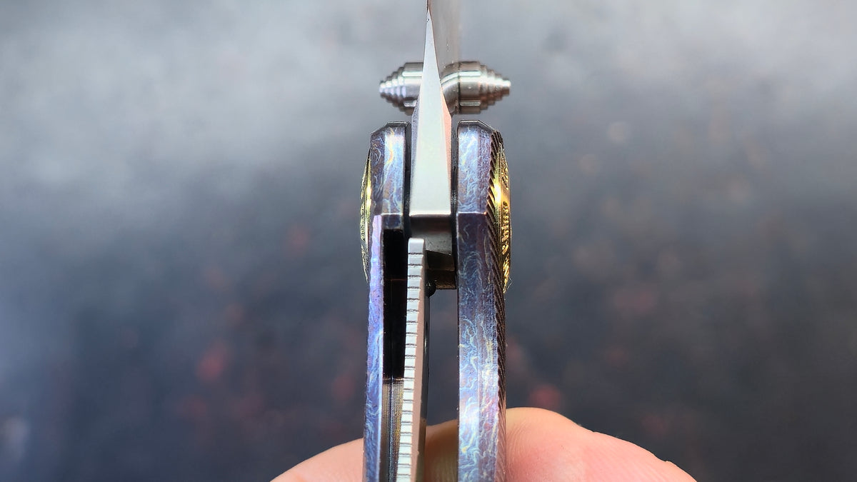 TwoSun TS622 Color Titanium Handle YJ01-V2 Blade