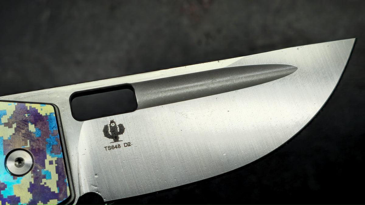 Twosun TS648 ButtonLock Camo Titanium Handle D2 Blade