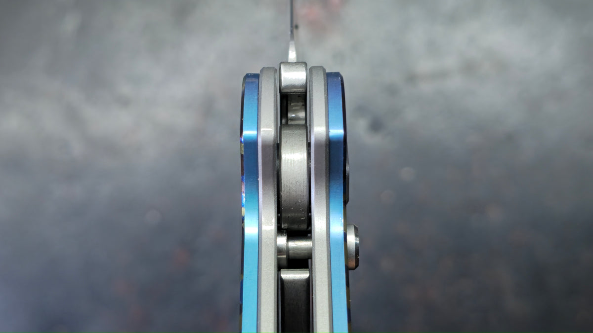 Twosun TS648 ButtonLock Camo Titanium Handle D2 Blade