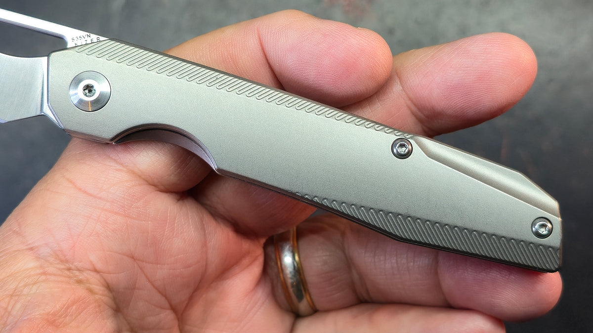Kizer Ge (Genie) Titanium Handle CPM S35VN Blade
