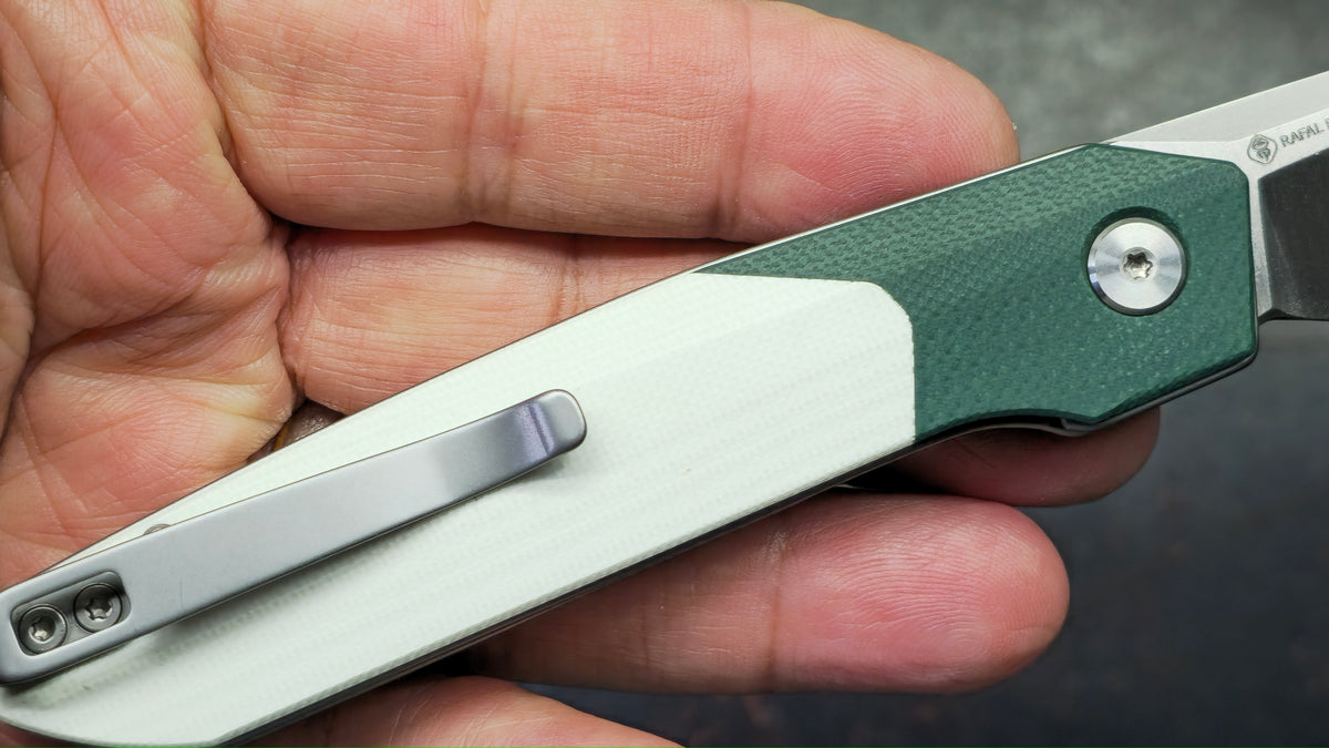 Civivi Brr15 Light Teal Green/White G-10 Handle Nitro-V Blade