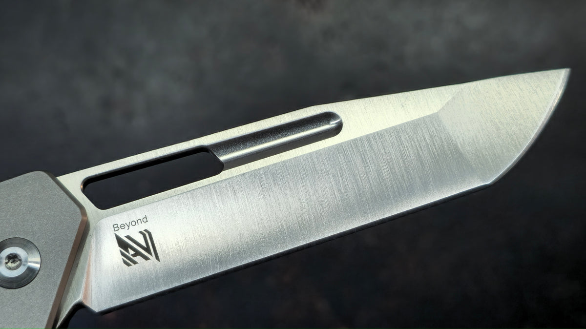 Kizer Beyond Titanium Handle S35VN Blade