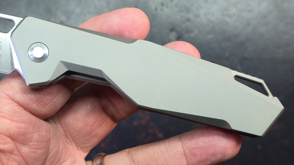Kizer Beyond Titanium Handle S35VN Blade