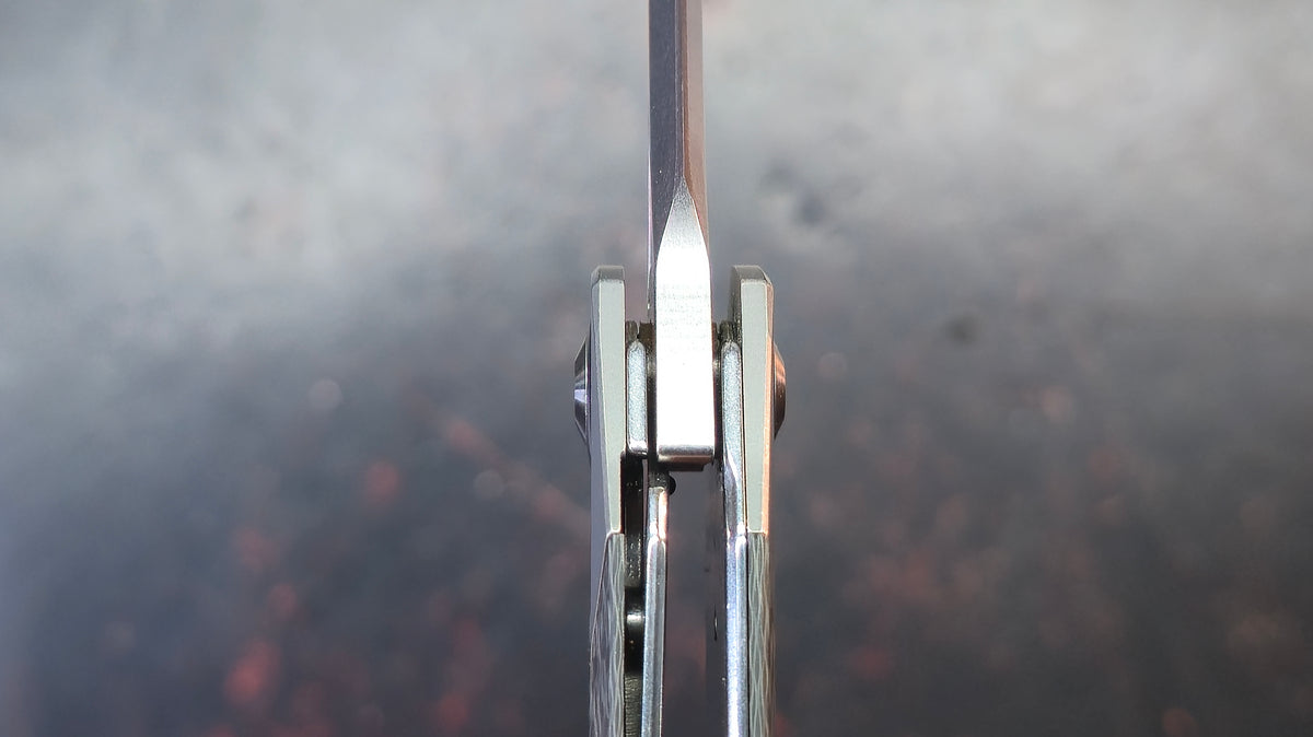 Kizer Soze Titanium Carbon Fiber Handle S35VN Blade