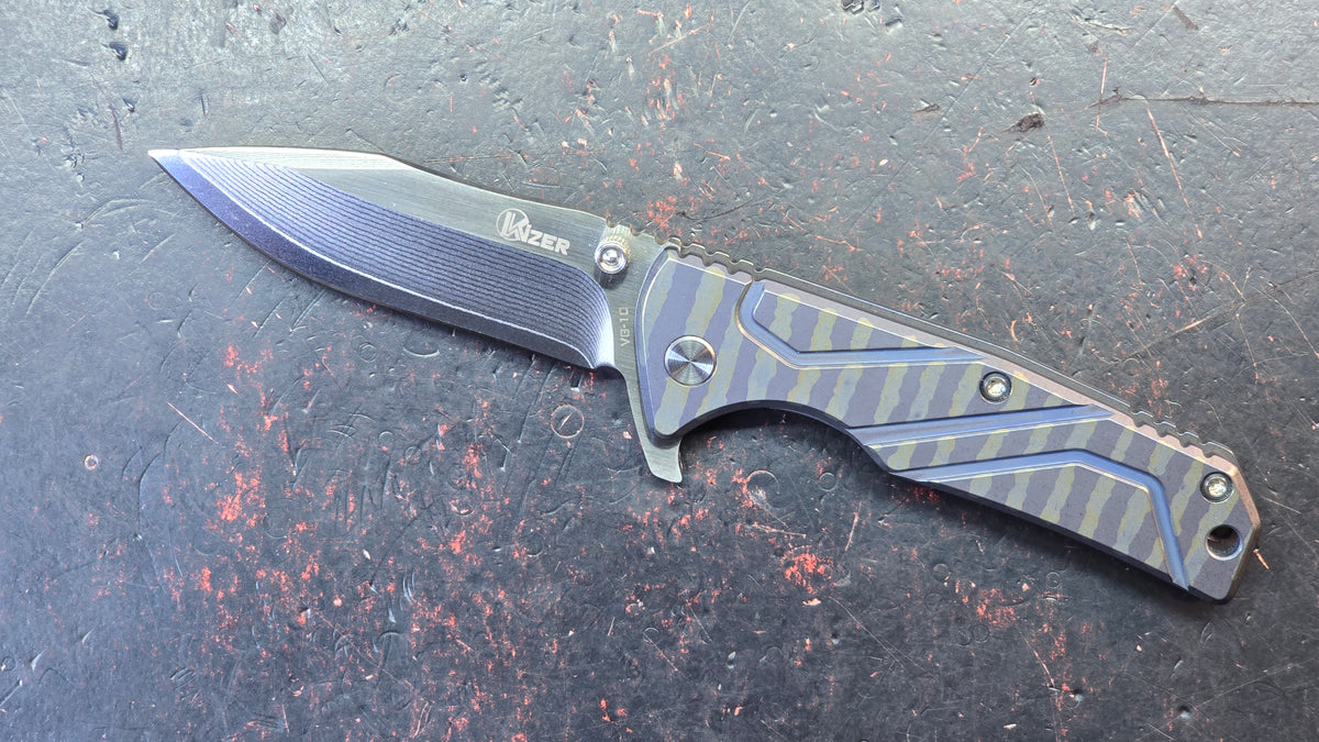 Kizer Ki302B1 Titanium Handle VG-10 Damascus Blade