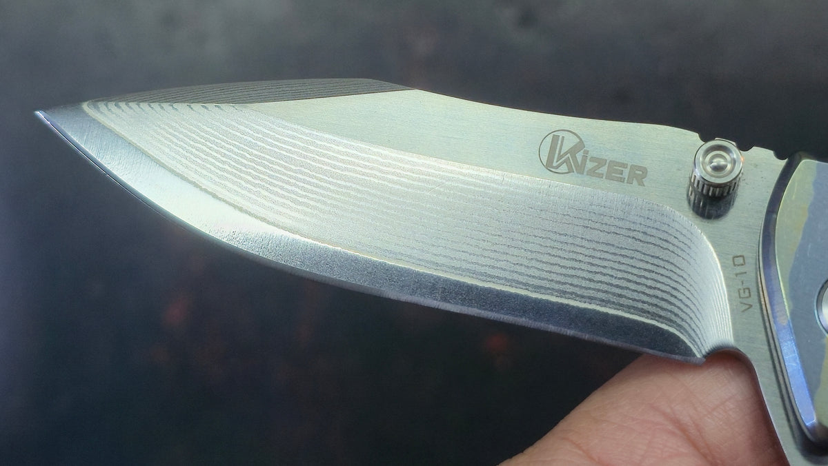 Kizer Ki302B1 Titanium Handle VG-10 Damascus Blade