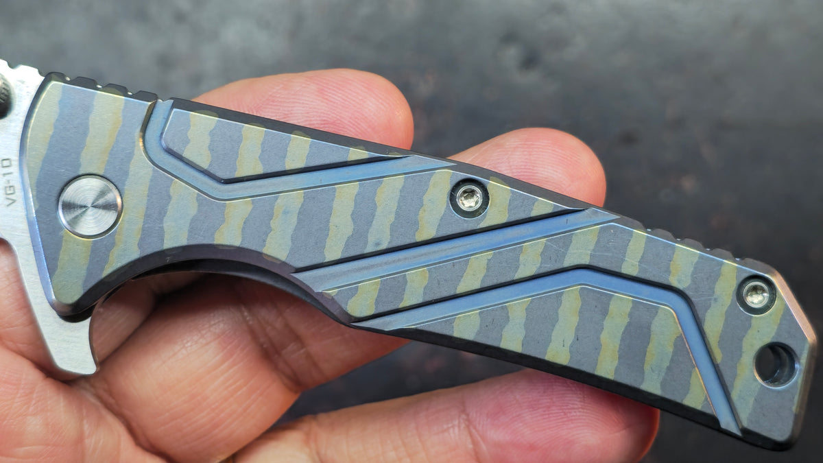 Kizer Ki302B1 Titanium Handle VG-10 Damascus Blade