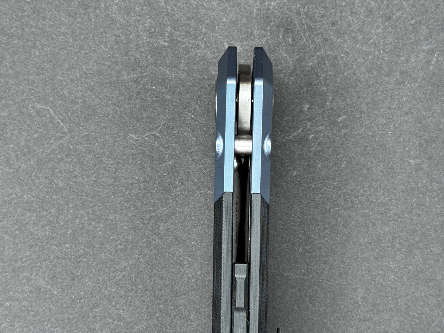 KUBEY Ruckus (KU314A) Folding, Liner Lock , AUS10, Stonewash, Drop Point, Plain Edge, Flat Grind, Handle: Titanium/ G10/Black/ Blue, (NEW - OPEN BOX)